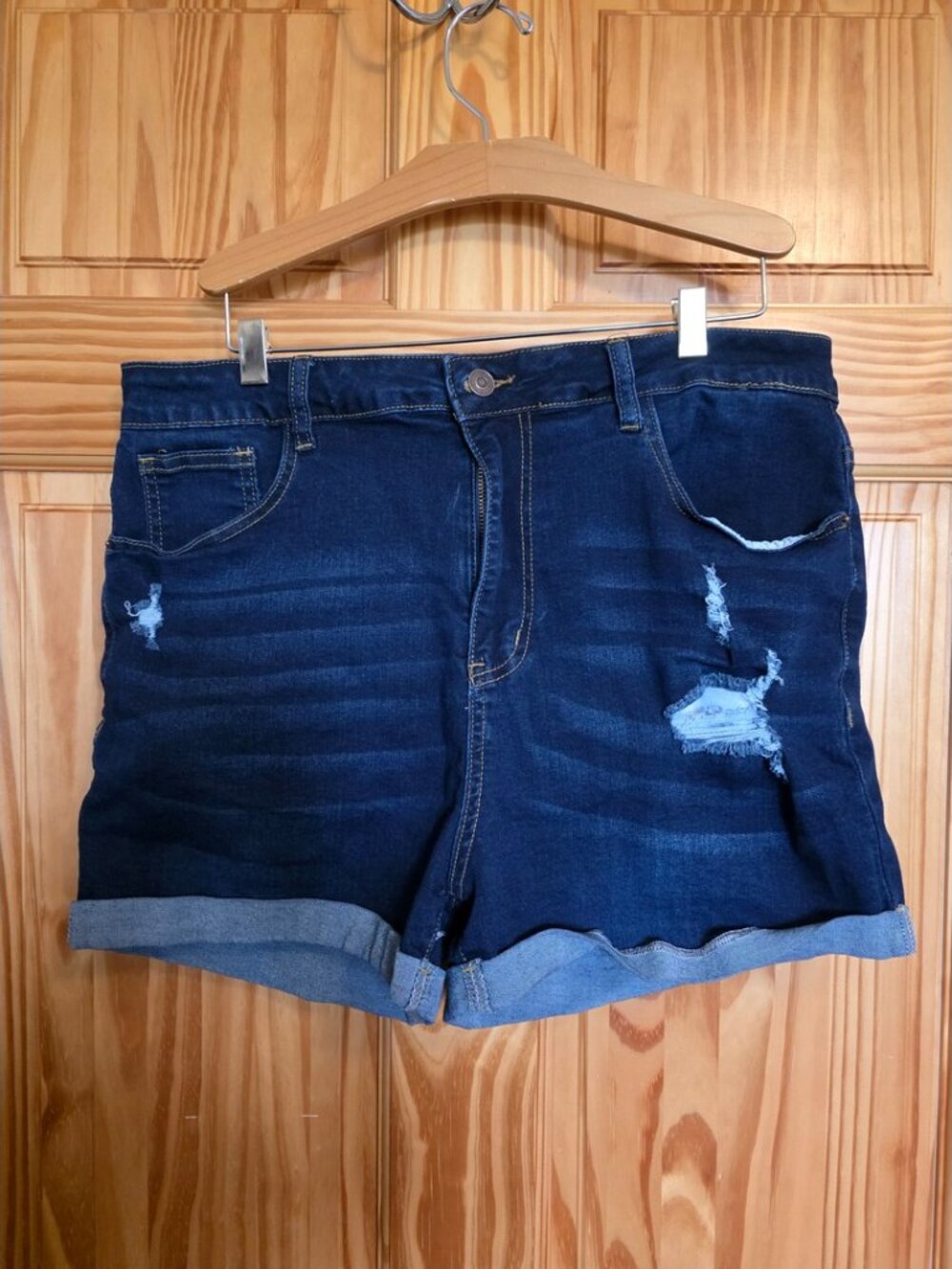 💙 113. Shein Size 1XL Ripped Denim Shorts